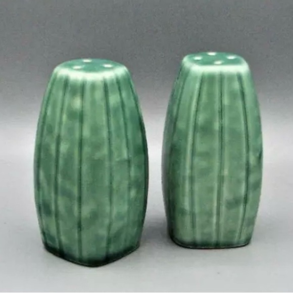Pfaltzgraff Other - Pfaltzgraft Naturewood Serenity Green Glaze Discontinued Salt & Pepper Shakers